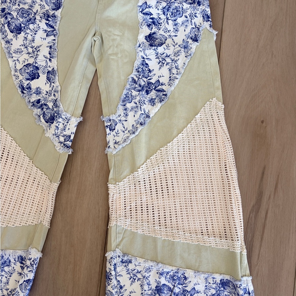 POL
POL Wide Leg Pants with Blue Floral and Cream Accents - Picture 5 of 9